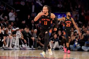 NBA官方：若尼克斯明日客场战胜黄蜂 他们将锁定一个季后赛名额