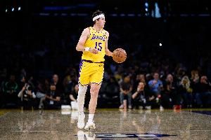 攻防压制！次节湖人40-18净胜奇才22分 里夫斯独得7分4助