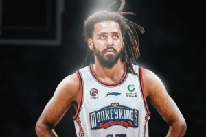 媒体人：最好的策略是JCole多训练少比赛 上场走过场拉动球队票房