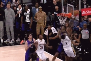 关键时刻没靠得住！锡安关键一攻突破上篮遭遇考德威尔钉板大帽