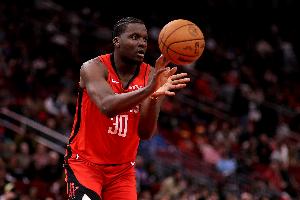 卡皇还能飞！谢泼德击地妙传 卡佩拉顺下单臂滑翔飞扣！