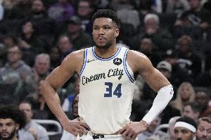 Shams：雄鹿上周安排字母3V3遭拒 但早前是否让字母合练仍存分歧