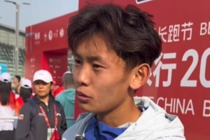 破半马国家纪录！王文杰：按计划发挥训练水平，市民加油给我鼓励