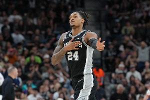 米奇：预计哈珀周日能出战 他需要克服拇指的疼痛和扭伤