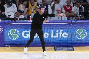 雷迪克：我的妻子不懂球 但孩子们会在赛后质疑我为什么不叫暂停