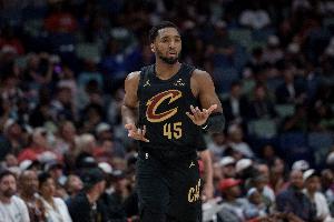 这就是季后赛米球王！米切尔31分钟爆砍32分3板4助2断C翻全场！